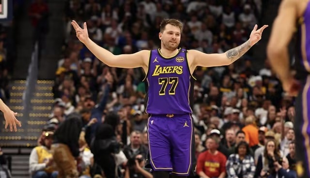 Scout迎来十赛季出色发挥，湖人观众热烈欢呼！再创辉煌时刻(scout选手)-九游平台