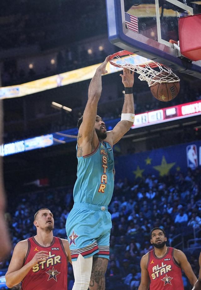 塔图姆回归首秀大放异彩，湖人主场球迷高呼名字的简单介绍-9game