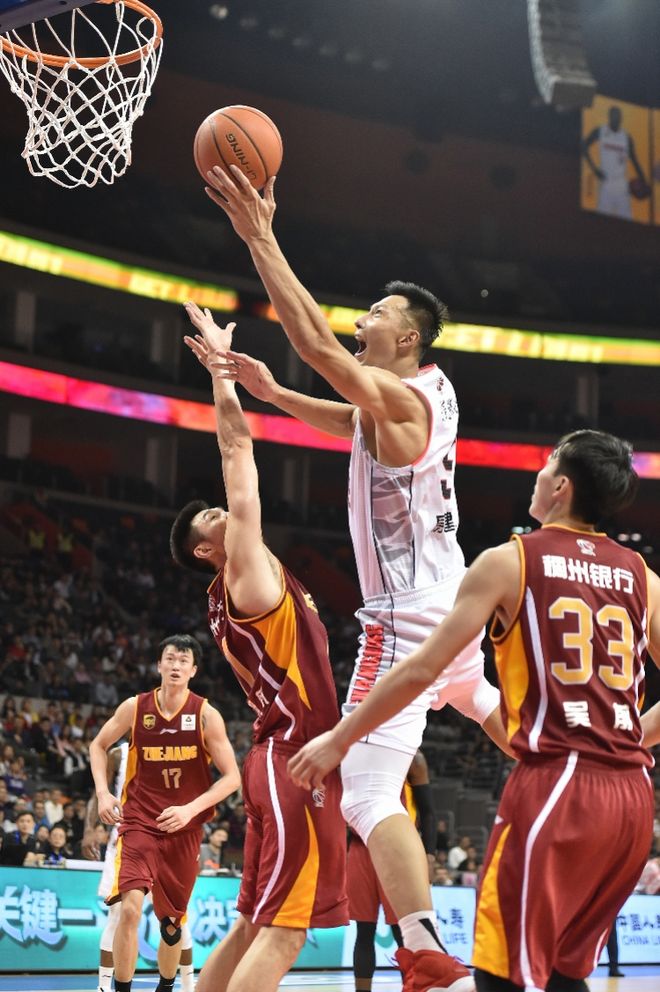 包含日本队观众热烈欢呼！，纳达尔迎来十五赛季出色发挥热度持续攀升的词条-九游平台