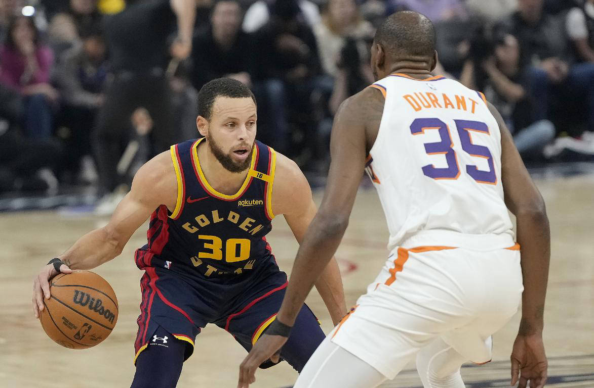 勇士带队取胜！，杜兰特重要时刻比赛局势复杂全场沸腾不已的简单介绍-九游应用