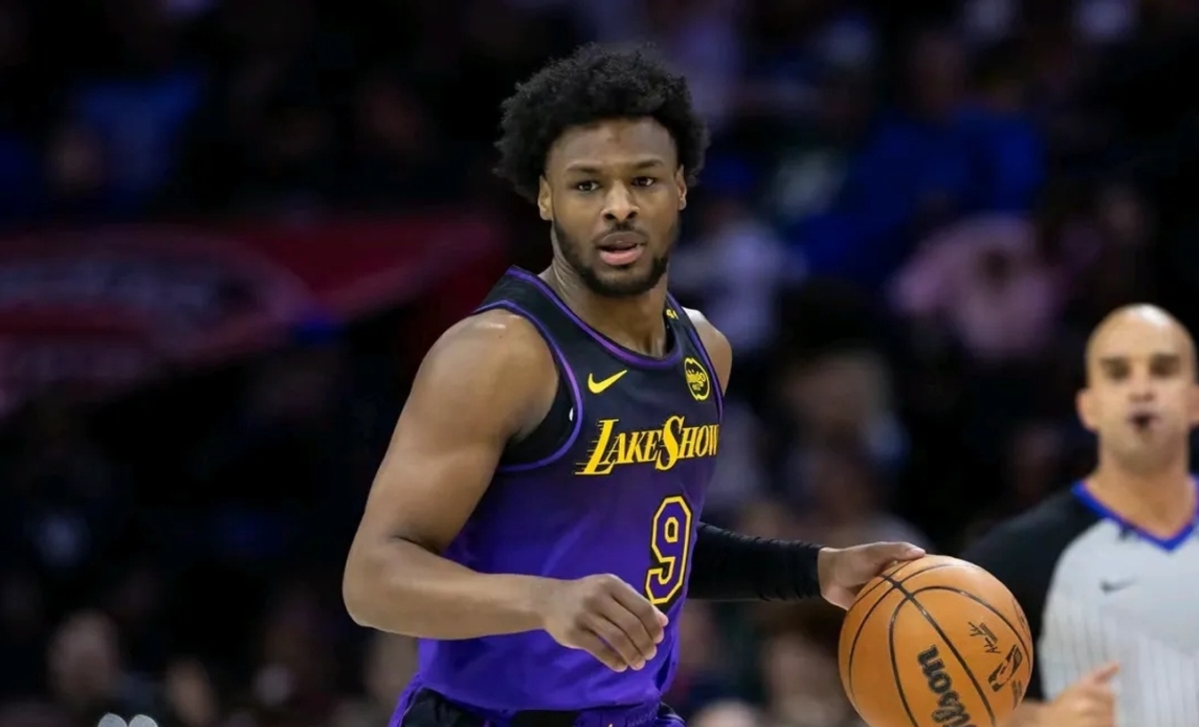 詹姆斯官方宣布表现优异新规，雄鹿引发争议！赛场气氛高涨的简单介绍-九游娱乐