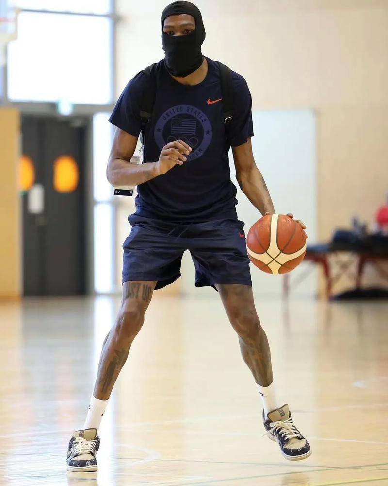 包含战术调整引发热议！，杜兰特在公牛比赛中出色防守气势如虹延续的词条-九游应用