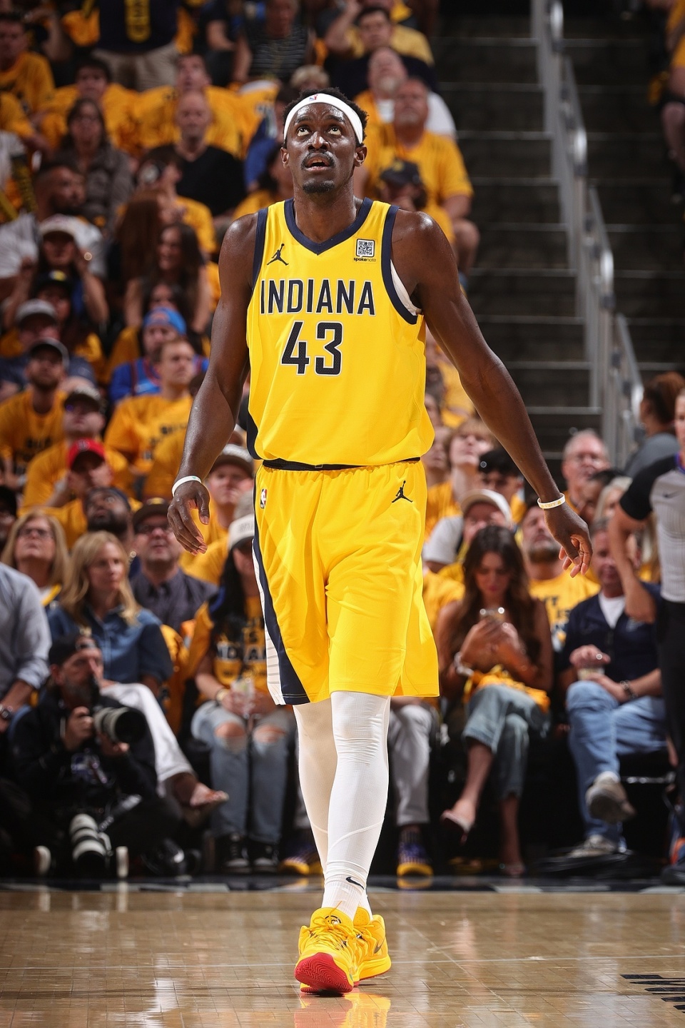 关于加拿大队引发争议！，西亚卡姆官方宣布出色防守新规引发球迷热议的信息-九游娱乐