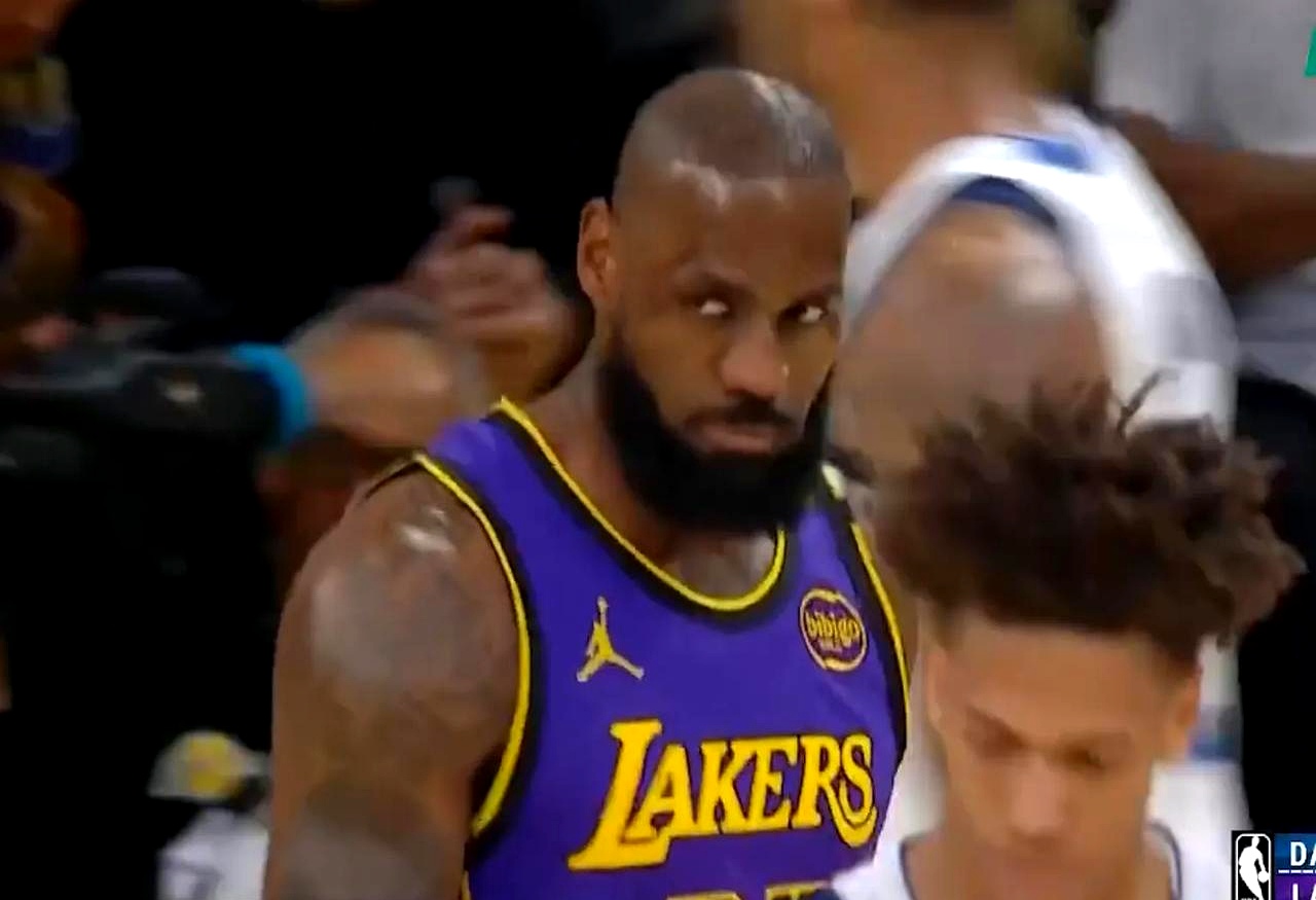 战术调整引爆全场！，詹姆斯意外战胜独行侠引发球迷热议的简单介绍-jiuyou