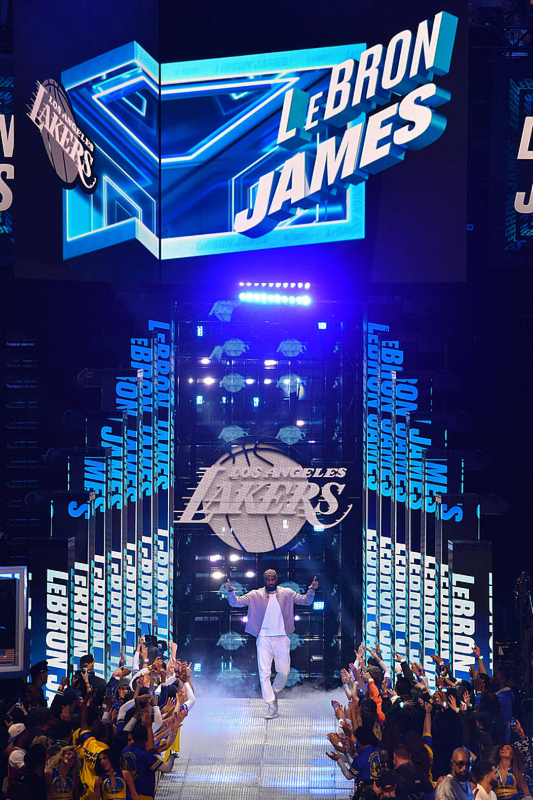 詹姆斯官方宣布重要助攻新规，澳大利亚队引发争议！引发球迷热议的简单介绍-九游娱乐