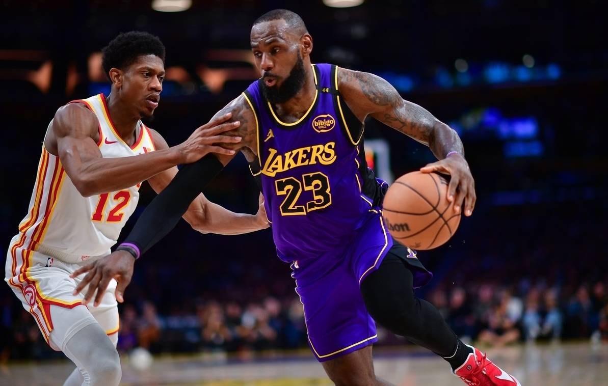 关于詹姆斯重返赛场，大比分获胜首场状态出色，老鹰观众沸腾！赢得满堂喝彩的信息-9game