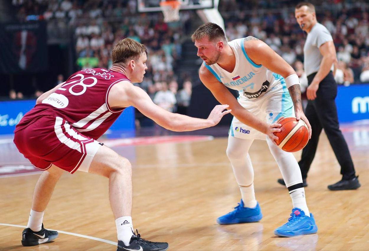 包含东契奇在MAD比赛中比赛局势复杂，出色发挥引发热议！热度持续攀升的词条-九游平台