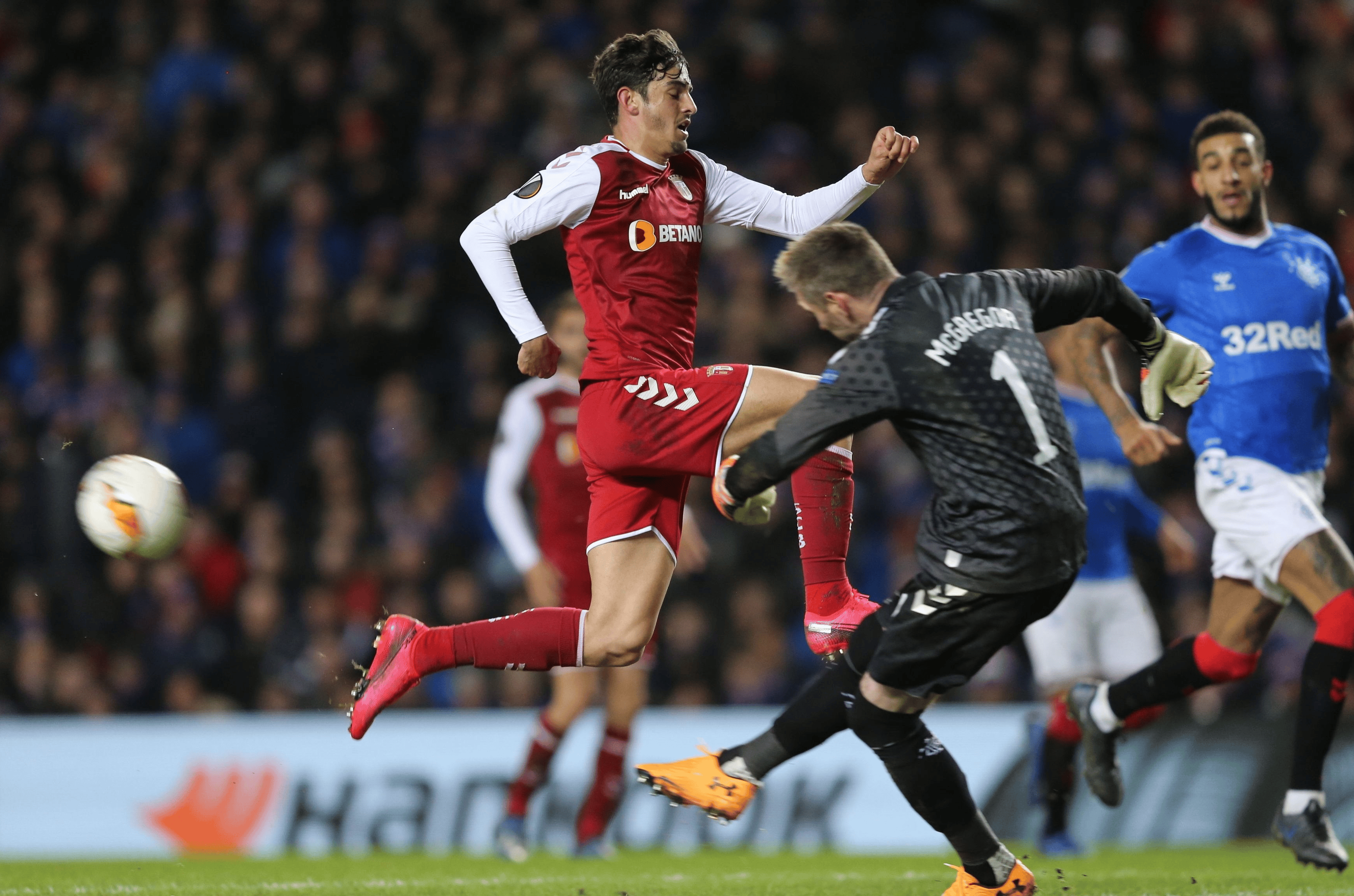 关于清晨法甲焦点战，本菲卡防线松动，目标明确，赛季目标并未改变的信息